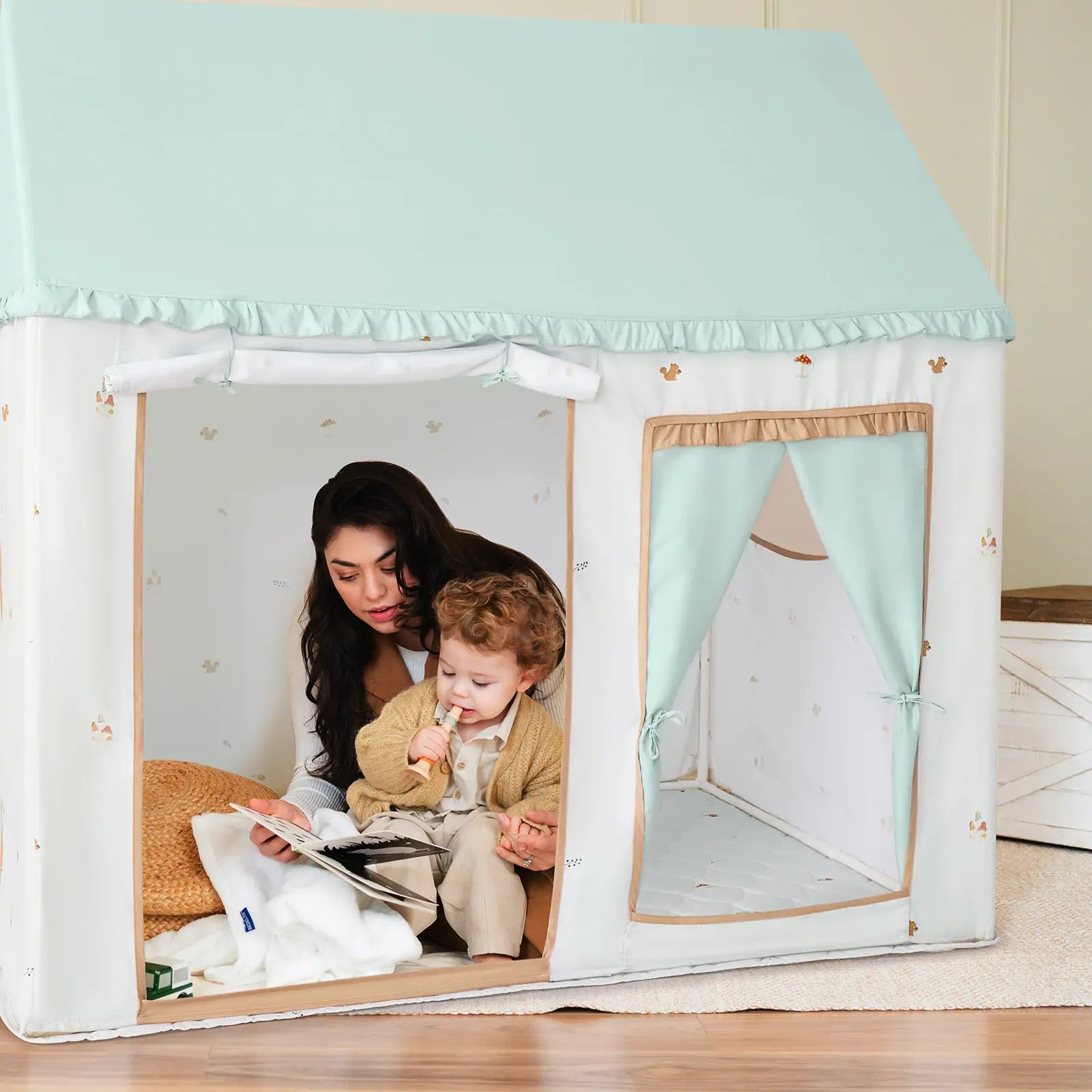 Forest Easel Playhouse